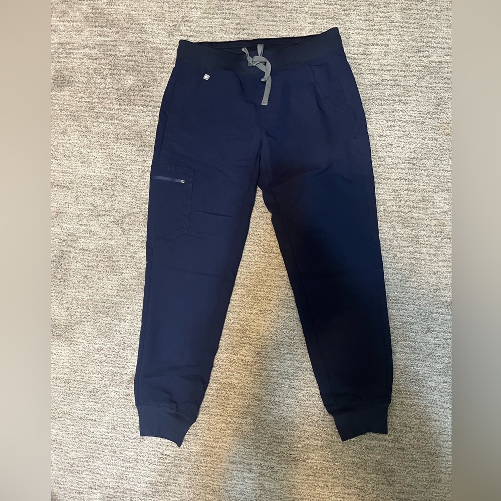 FIGS Zamora Jogger Petite Scrub Pants